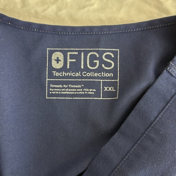 Figs Short Sleeve Two Pocket Scrub Top - Picture 5 of 6